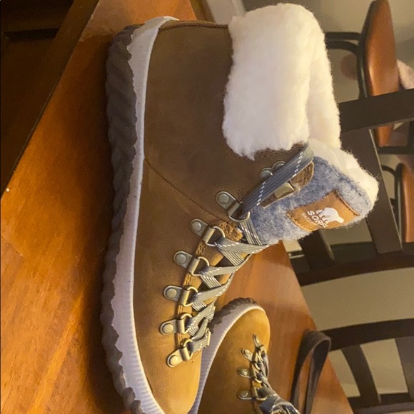sorel winter boots - Picture 3 of 3